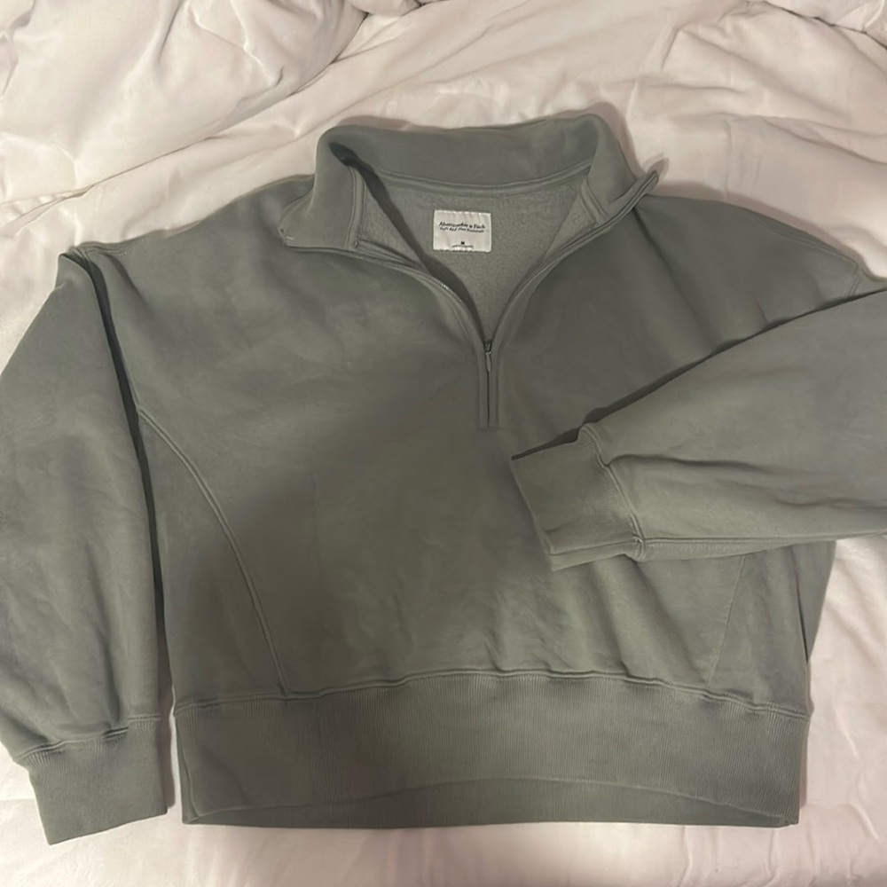 Abercrombie & Fitch Sweater